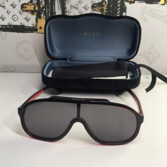 New Authentic Gucci Black Sunglasses GG1038s 001 - Picture 4 of 11